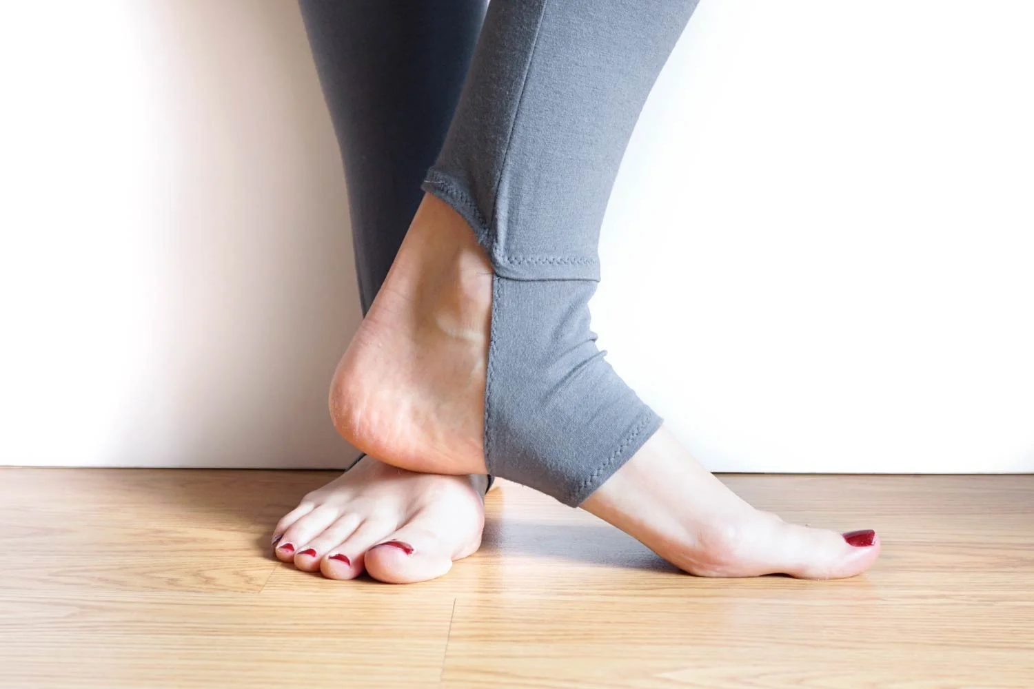 free-pattern-diy-yoga-style-stirrup-leggings-sew-diy